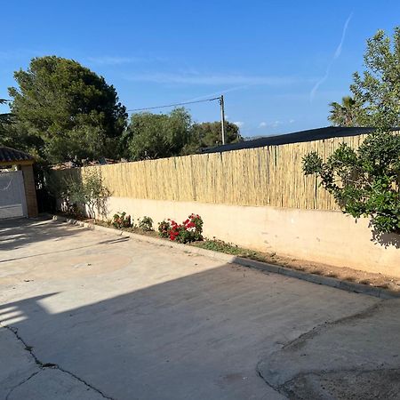 Encantador Y Acogedor Alojamiento Con Piscina Monserrat Ngoại thất bức ảnh
