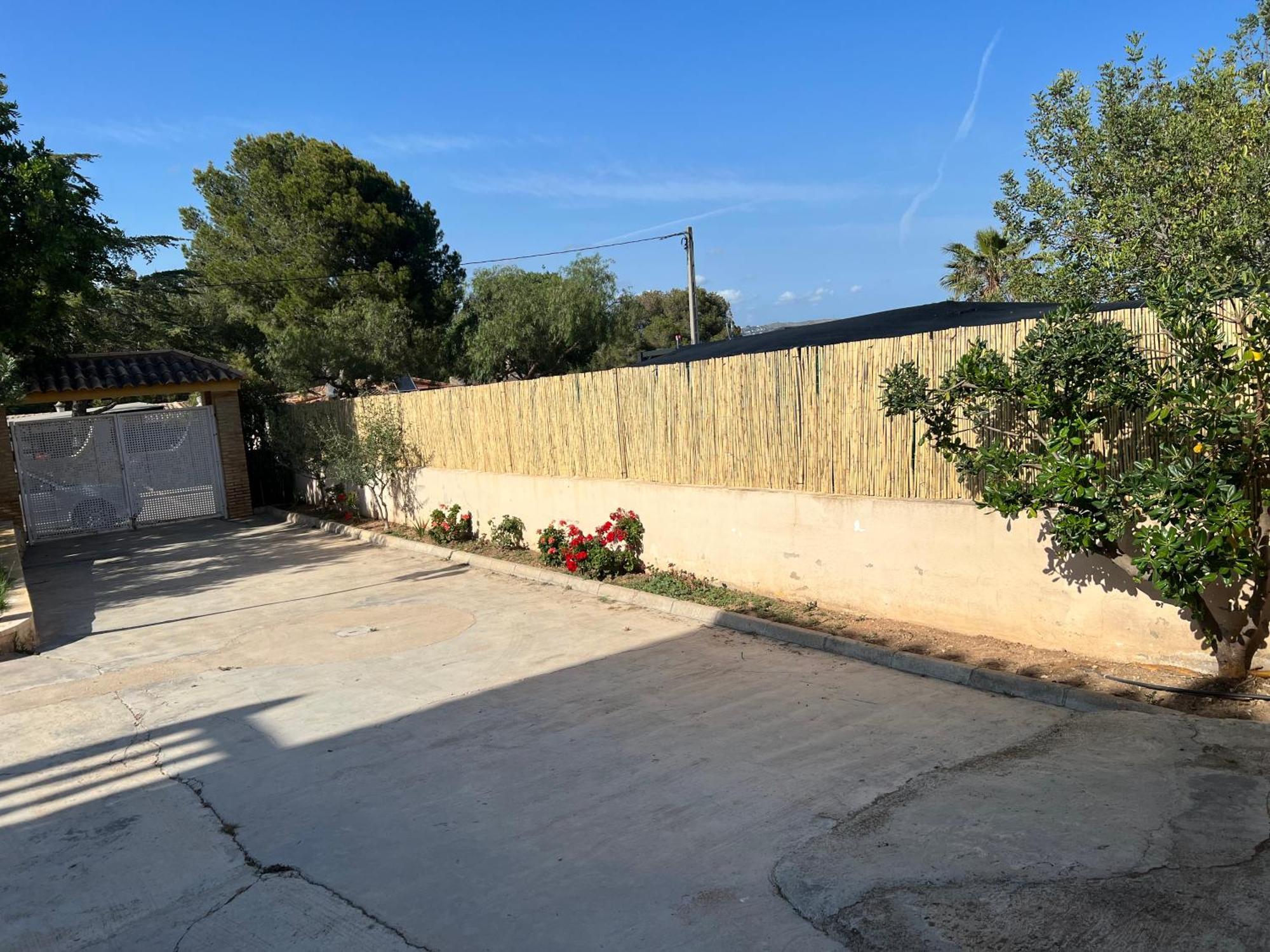 Encantador Y Acogedor Alojamiento Con Piscina Monserrat Ngoại thất bức ảnh